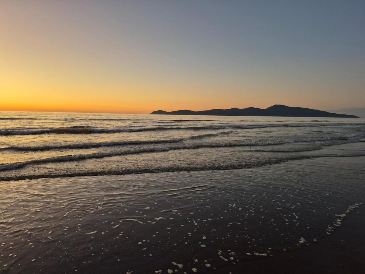 Raumati South Beach Studio باراباراومو المظهر الخارجي الصورة